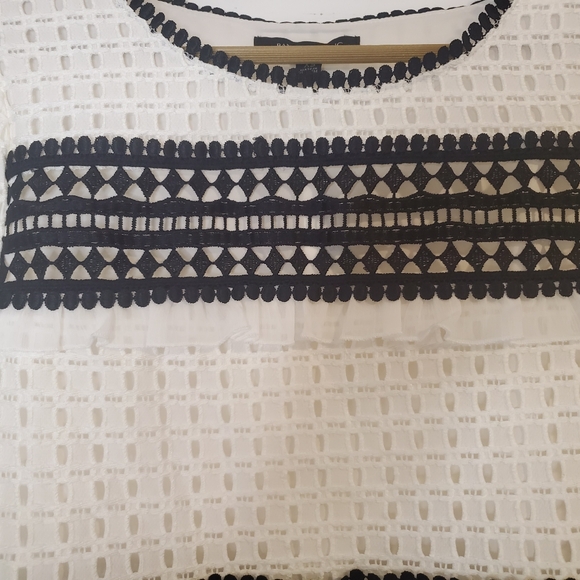 Banana Republic Women NWT Size XS S/Sl B&W embroidered holiday stripped top - Picture 5 of 11